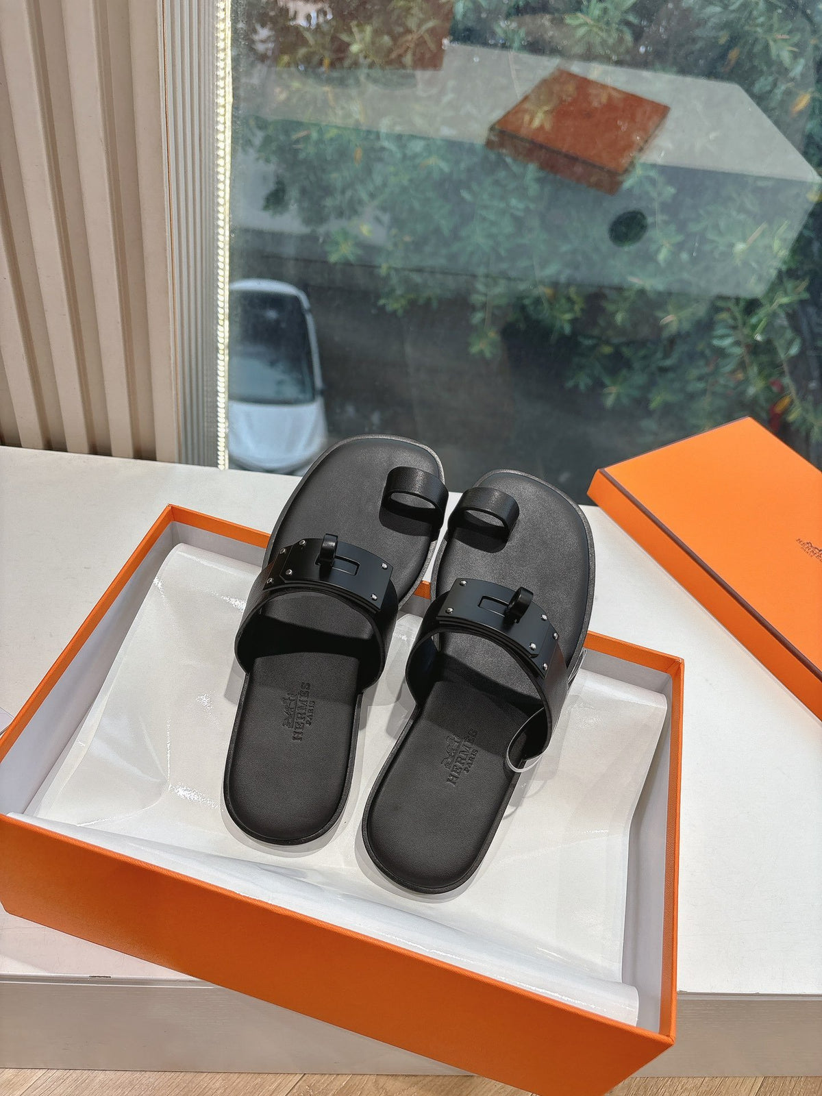 Hermes Women Black Leather Toe Loop Mules