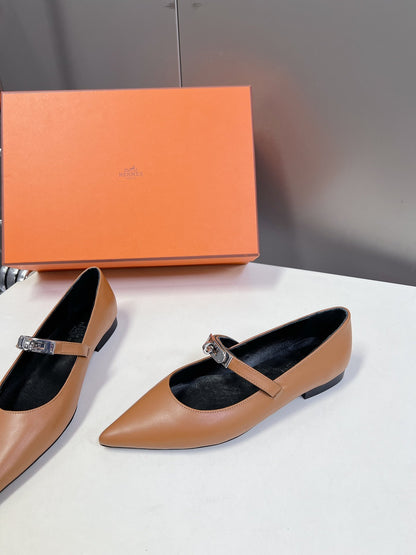 Hermes Women Tan Leather Pointed Toe Flats
