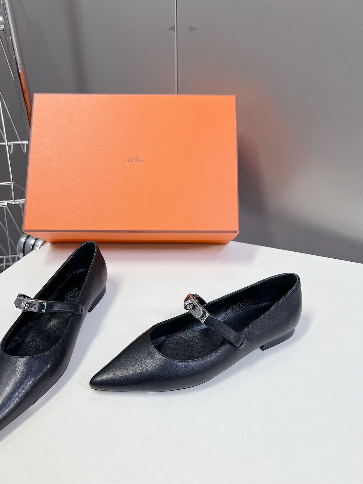 Hermes Women Black Leather Pointed Toe Flats