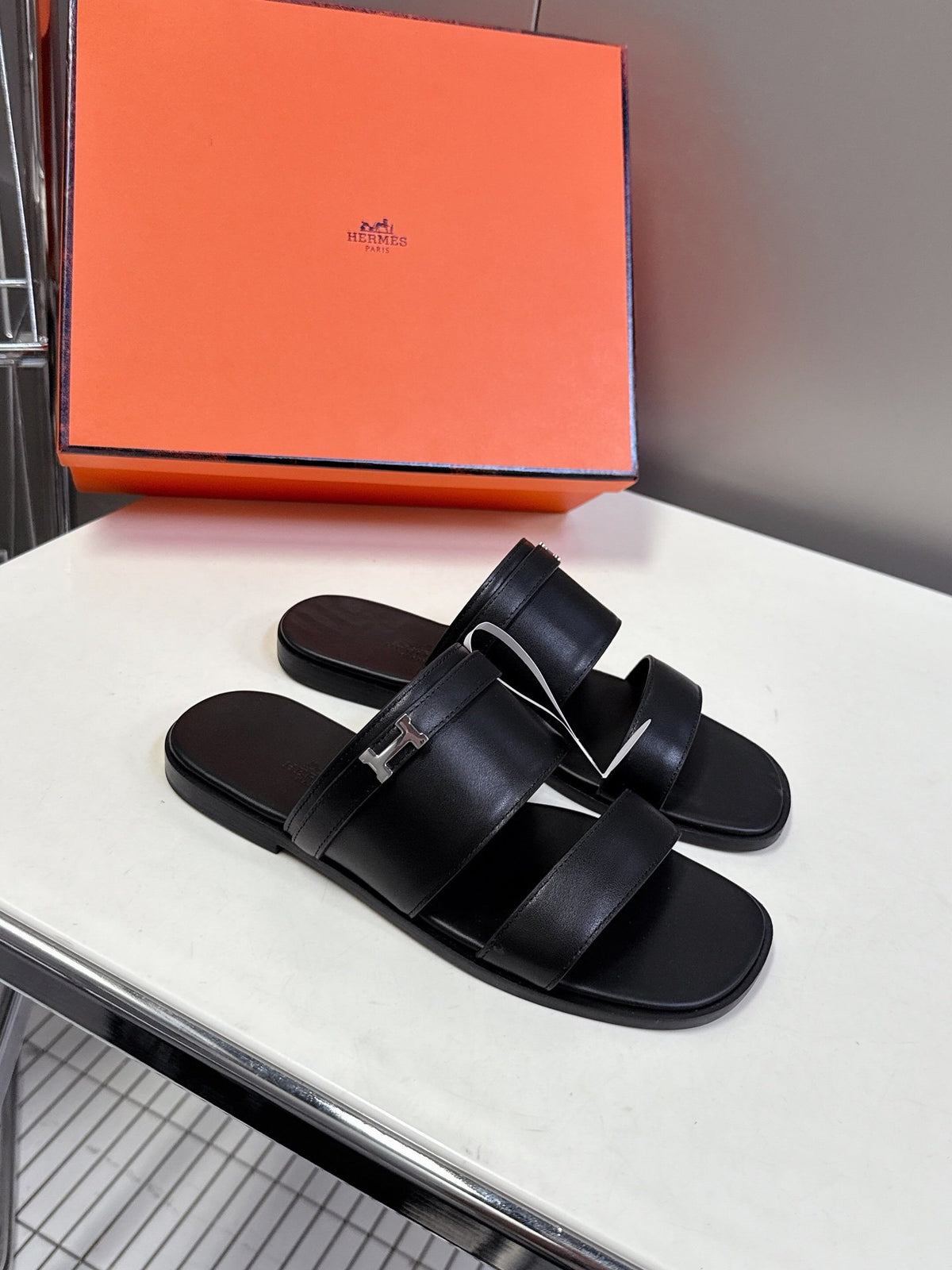 Hermes Women Black Leather Flat Sandals