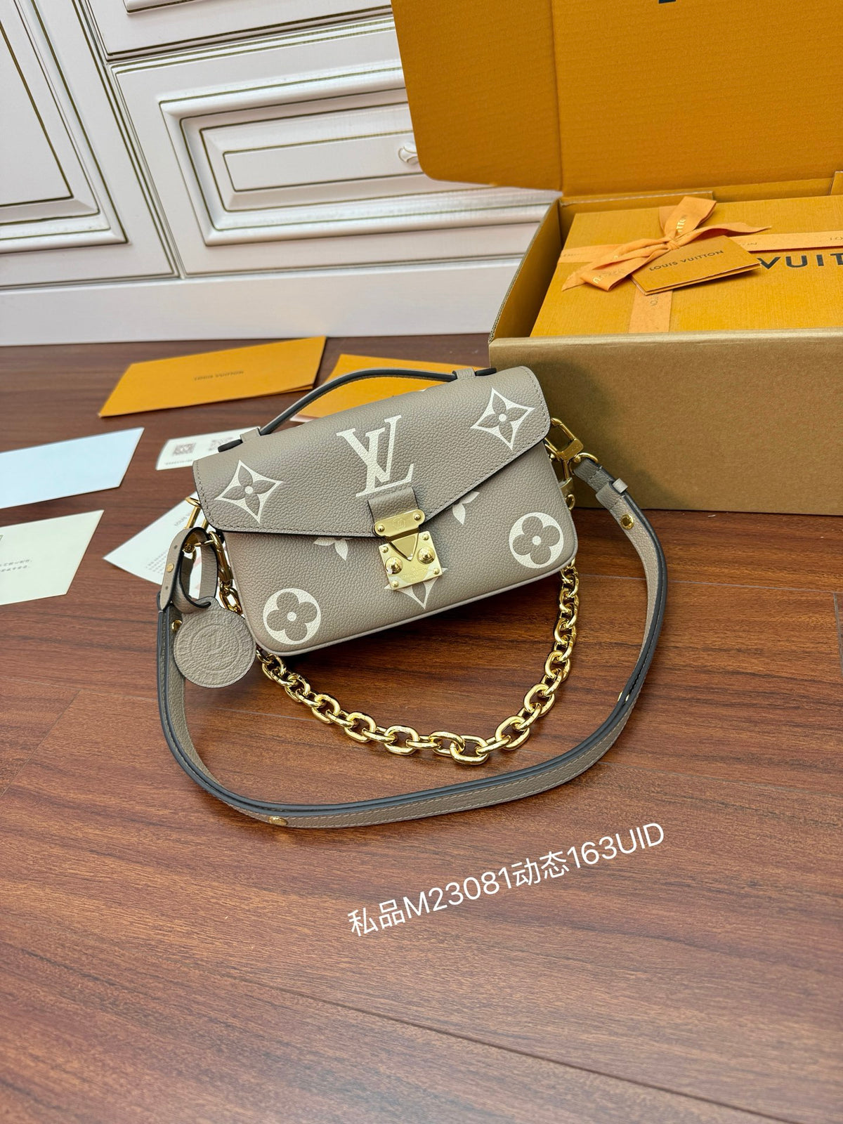 Louis Vuitton Pochette Métis East West Tourterelle Bag