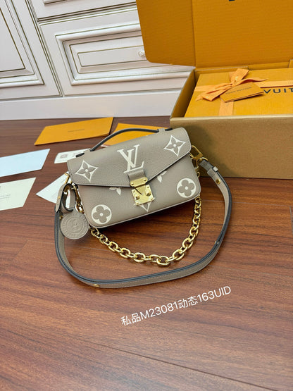 Louis Vuitton Pochette Métis East West Tourterelle Bag