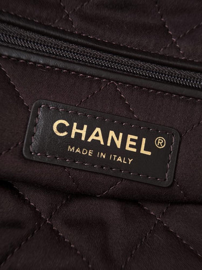 Chanel 22 handbag in Burgundy