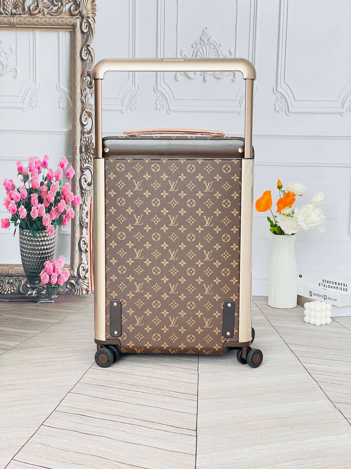Louis Vuitton Horizon 55 rolling suitcase in Monogram Canvas