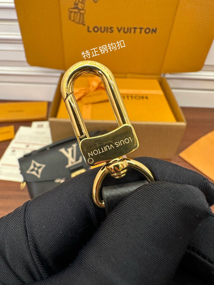 Louis Vuitton Pochette Métis East West Black and Beige