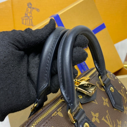 Louis Vuitton Speedy Trunk 20 in Monogram canvas