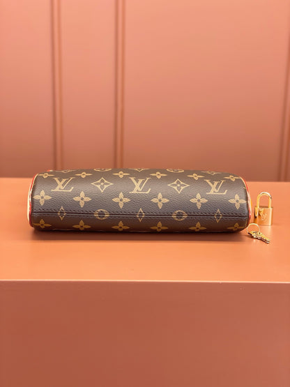 Louis Vuitton Pochette Tirette bag in monogram coated canvas