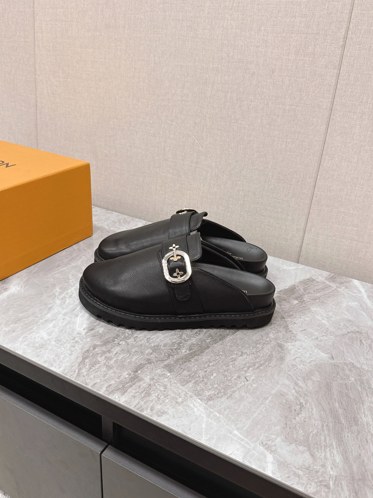 LV Women Black Leather Mules