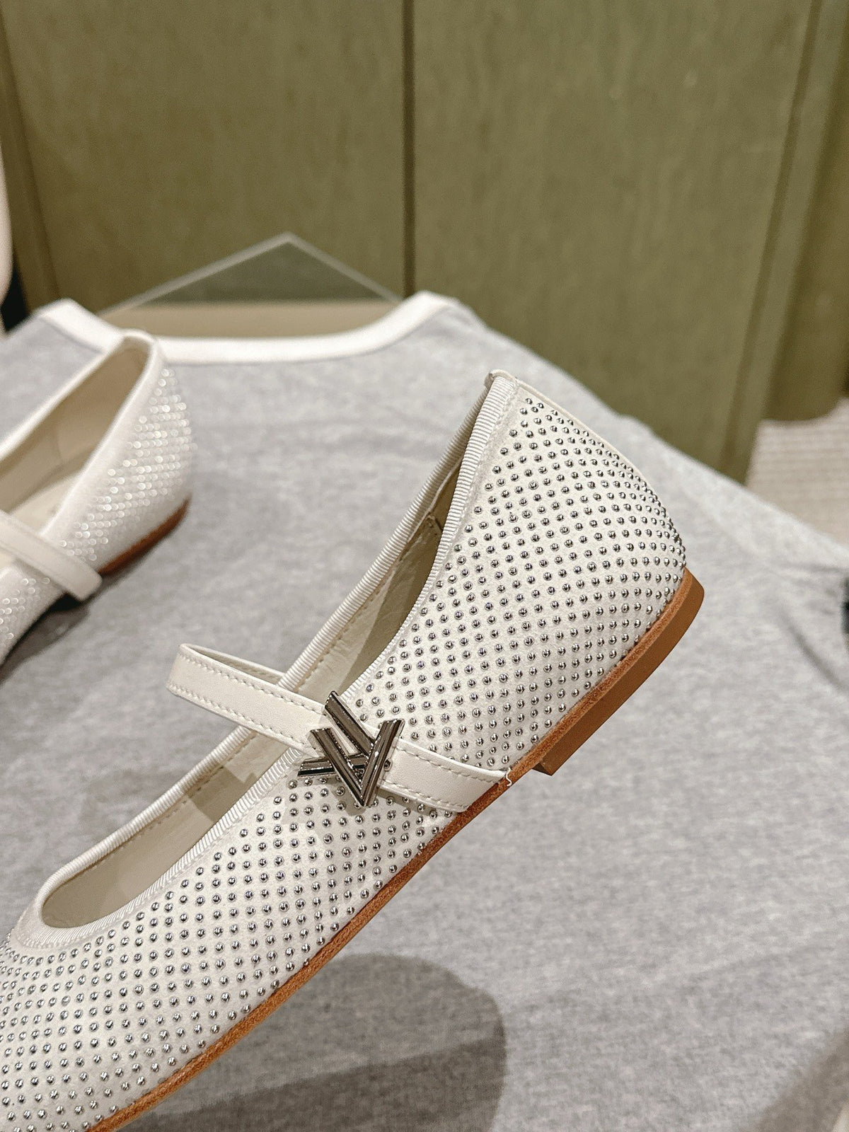 LV Women White Mesh Mary Jane Flats