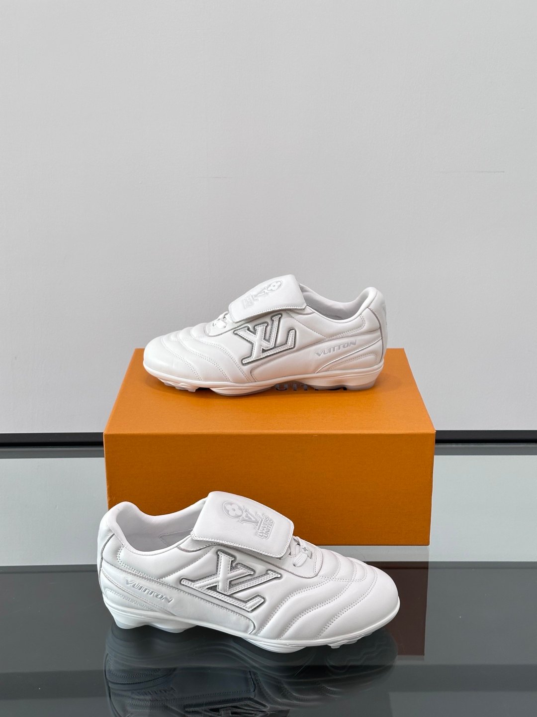 LV Men White Leather Sneakers