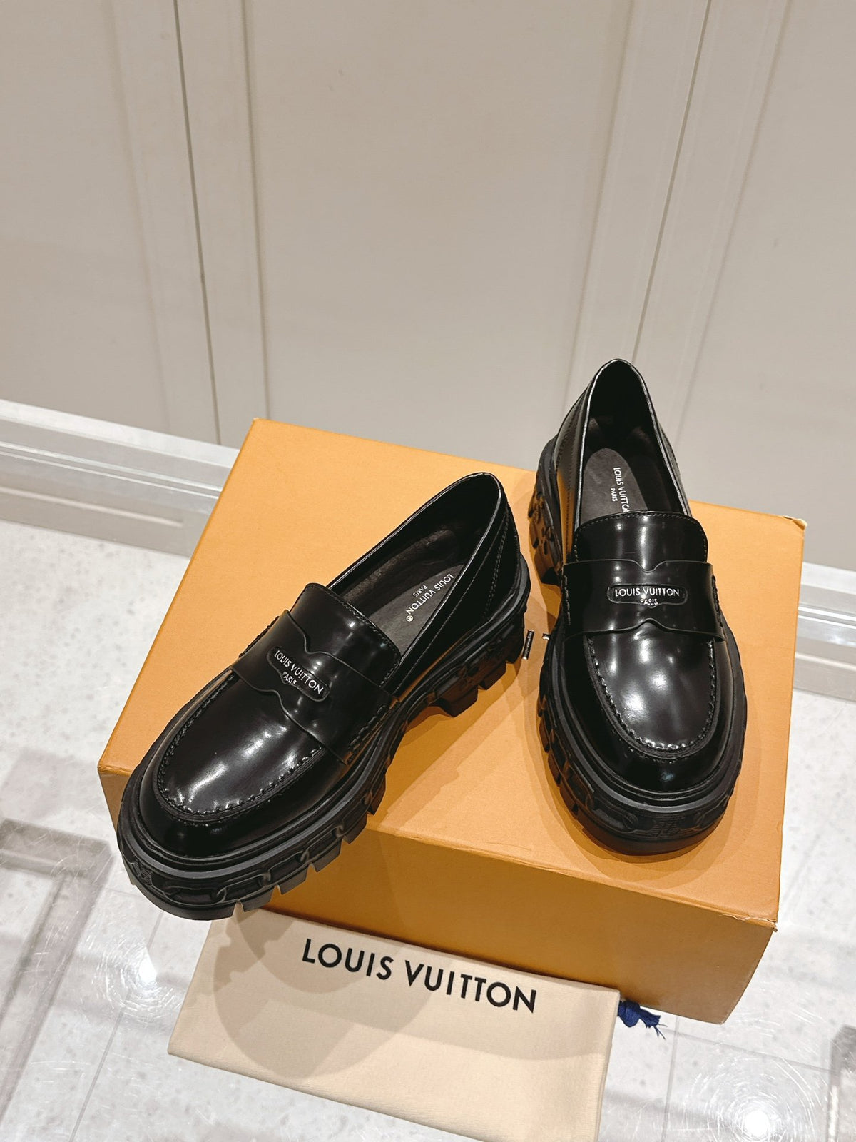 LV Women Black Leather Loafers
