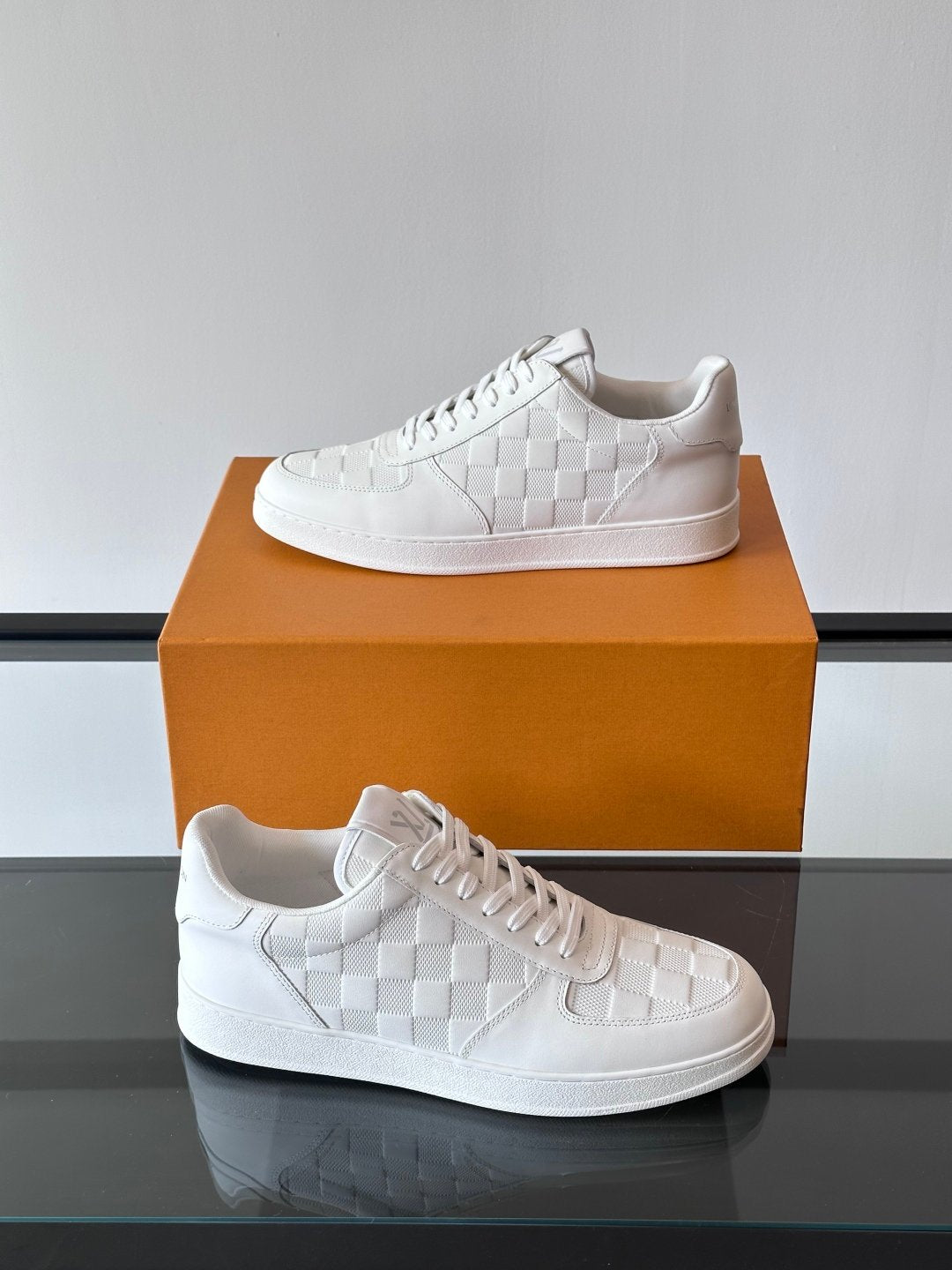 LV Men White Leather Sneakers
