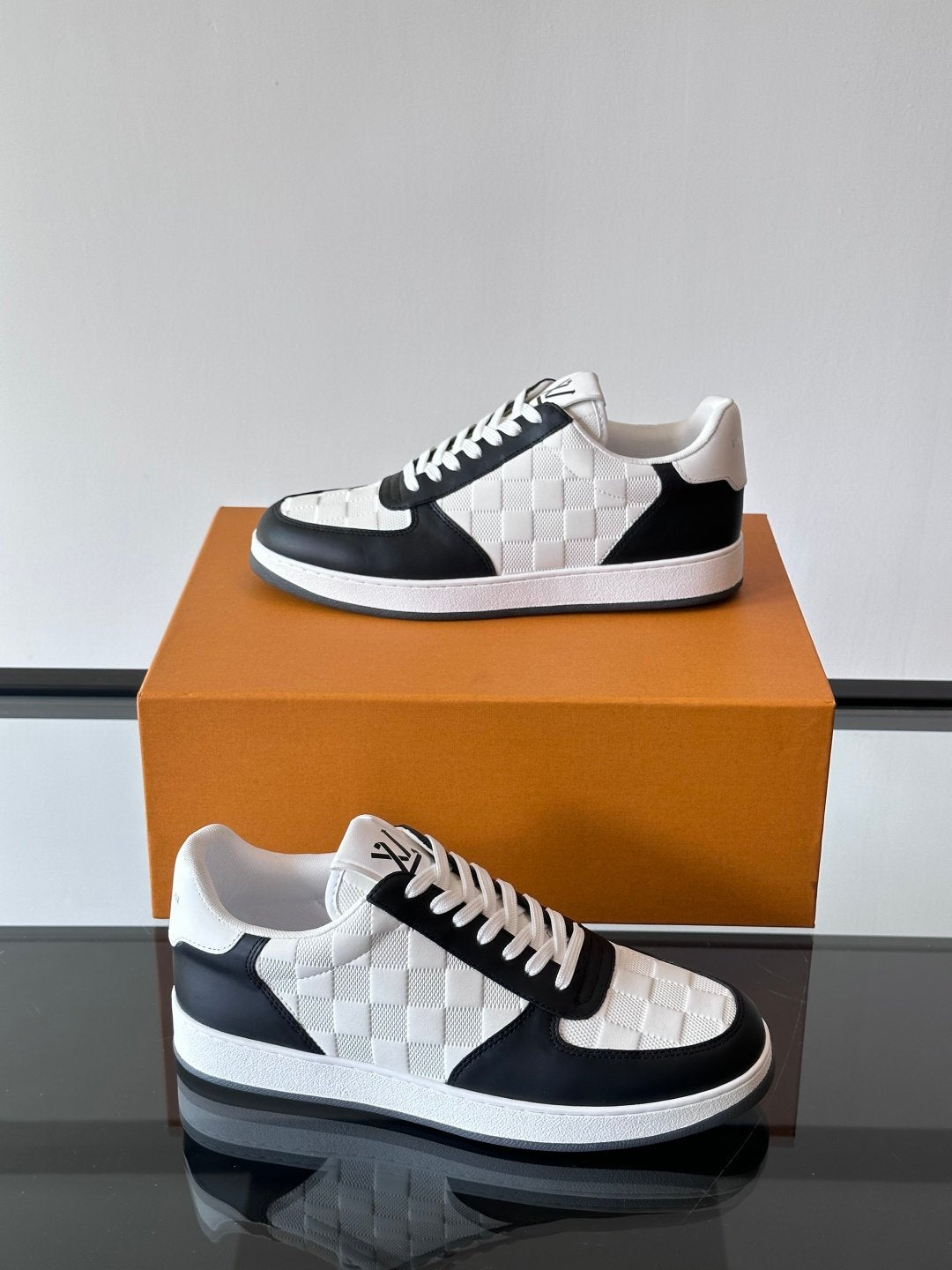 LV Men Black White Leather Sneakers