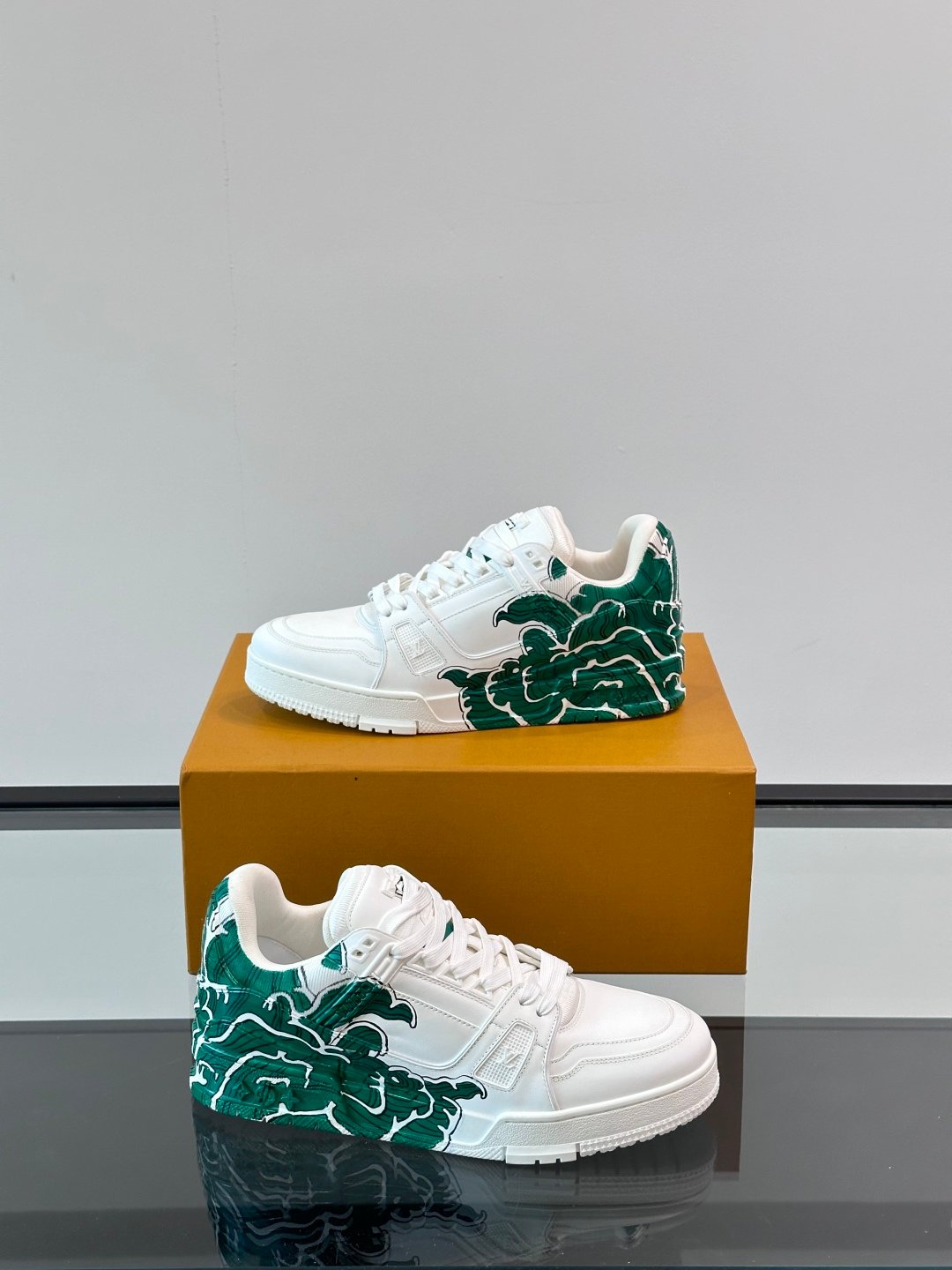 LV Men White Leather Sneakers With Green Graphic