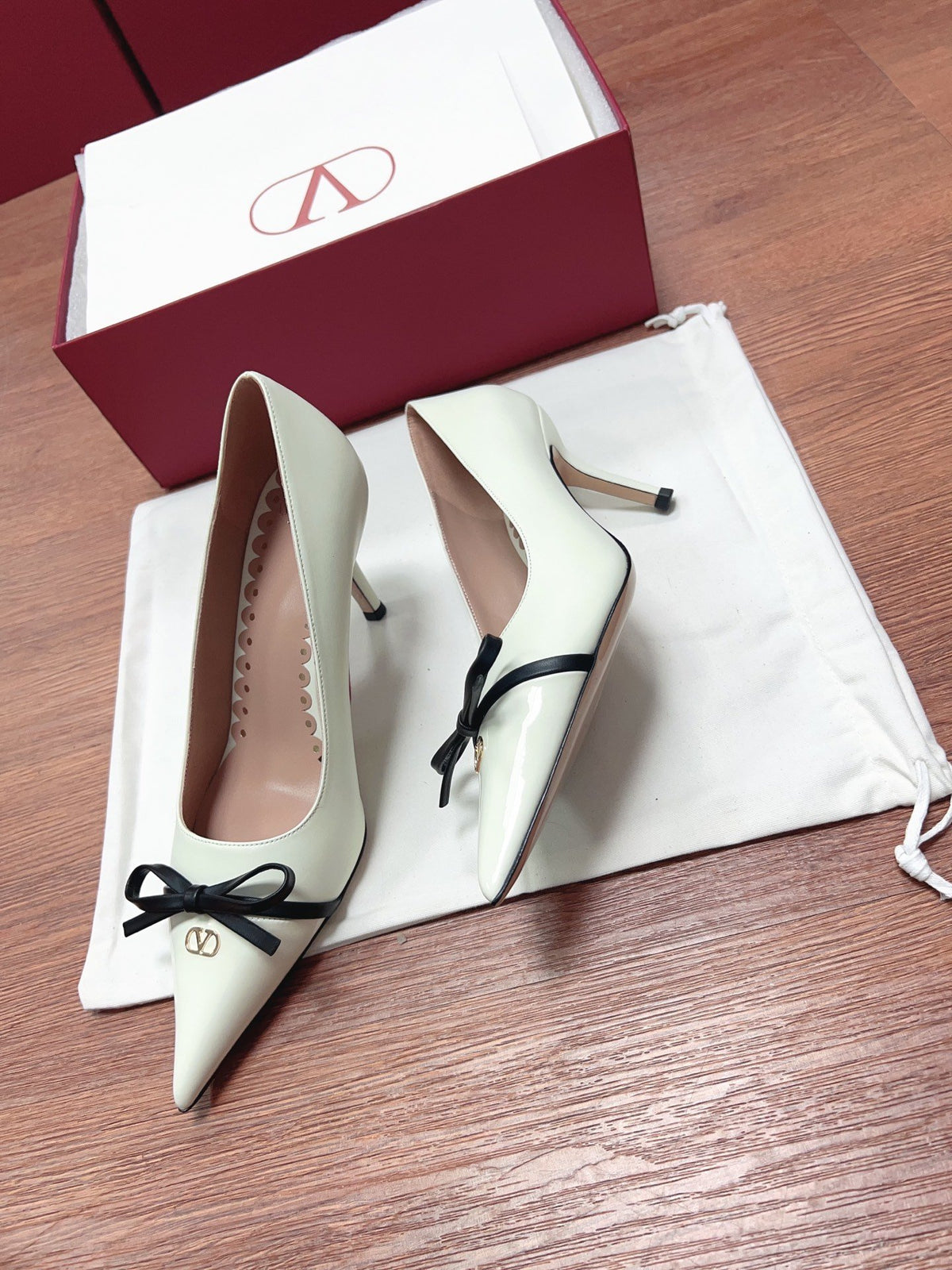 Valentino Women White Leather Pointed Toe Pumps