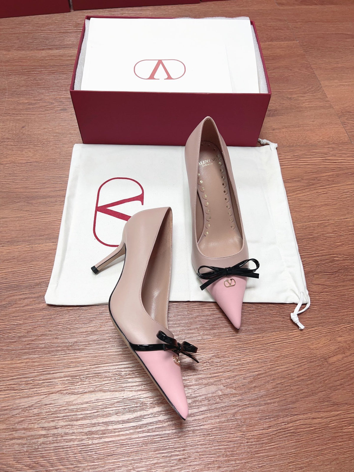 Valentino Women Pink Leather Bow Detail Pumps