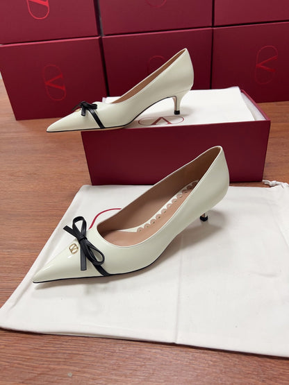 Valentino Women Ivory Leather Bow Accent Pumps