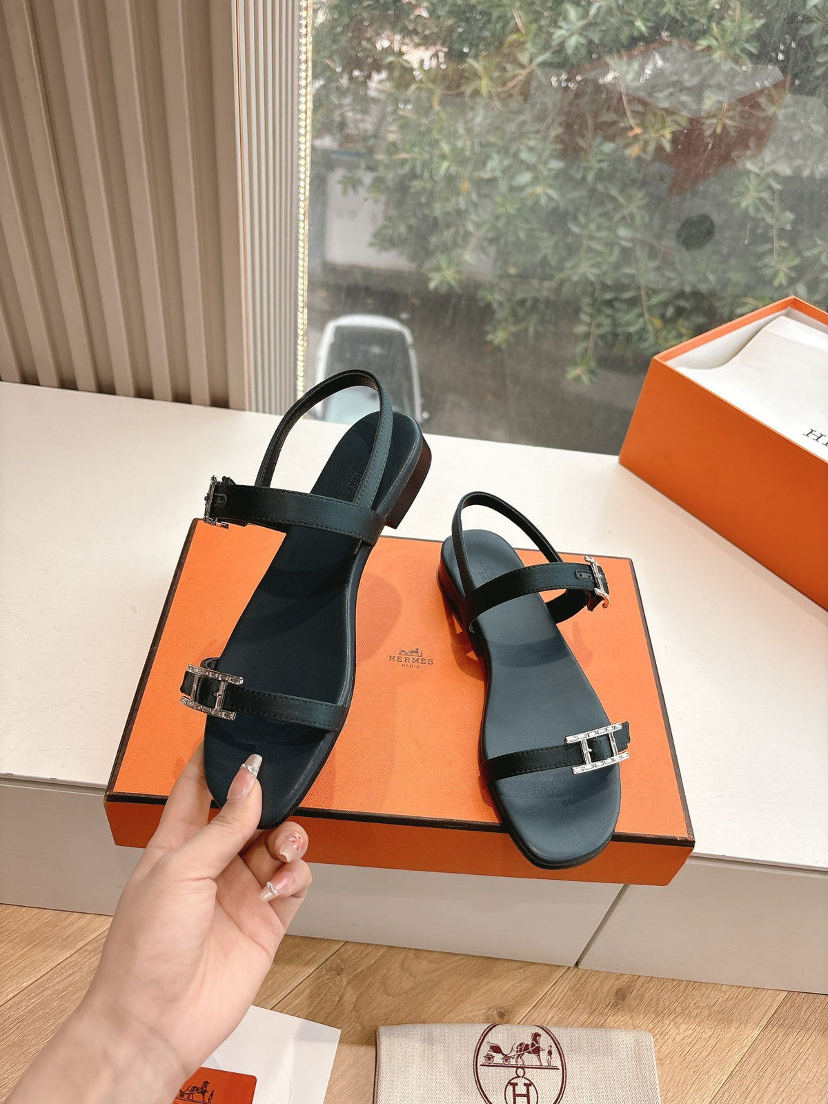 Hermes Women Black Leather Sandals
