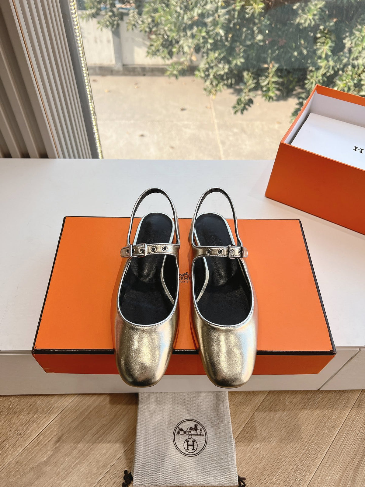 Hermes Women Silver Leather Mary Jane Heels