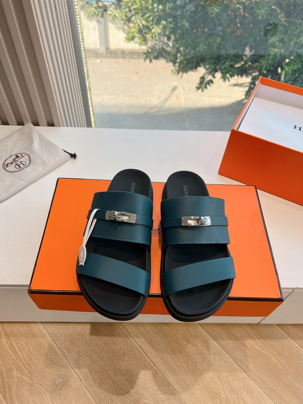 Hermes Women Green Leather Strappy Sandals