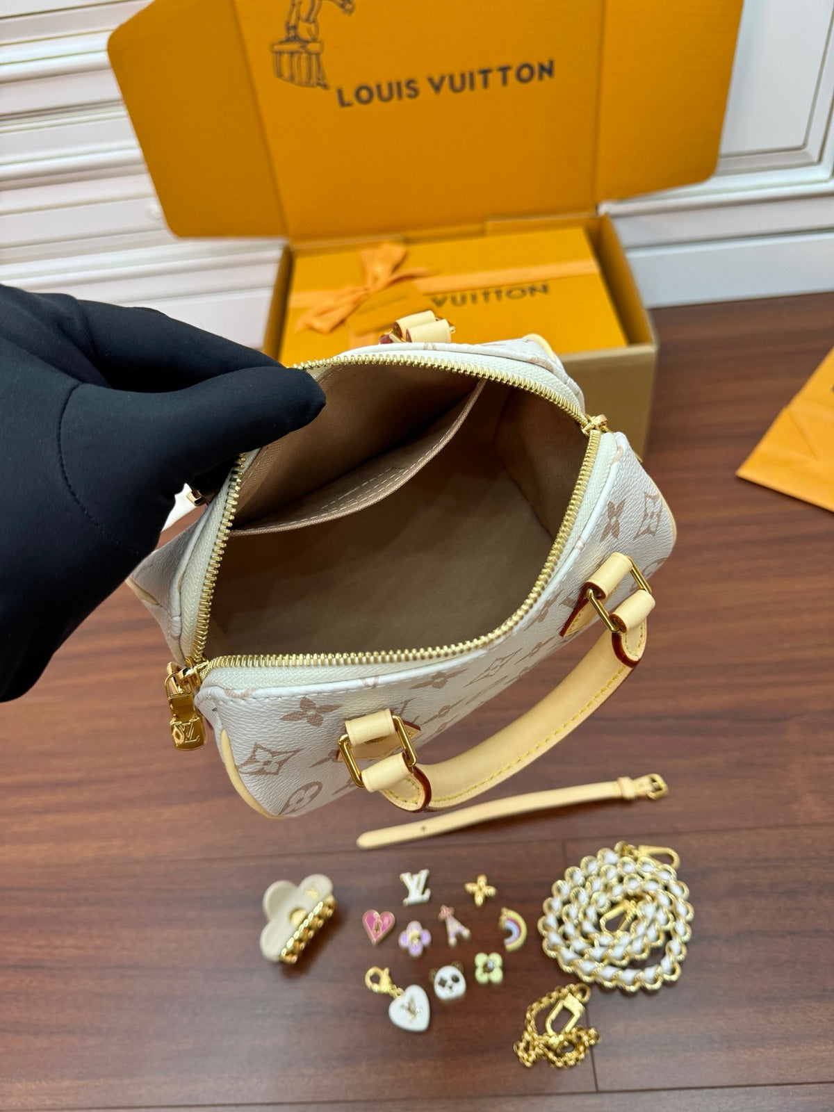 Louis Vuitton Speedy Bandoulière 20 handbag (M24474)