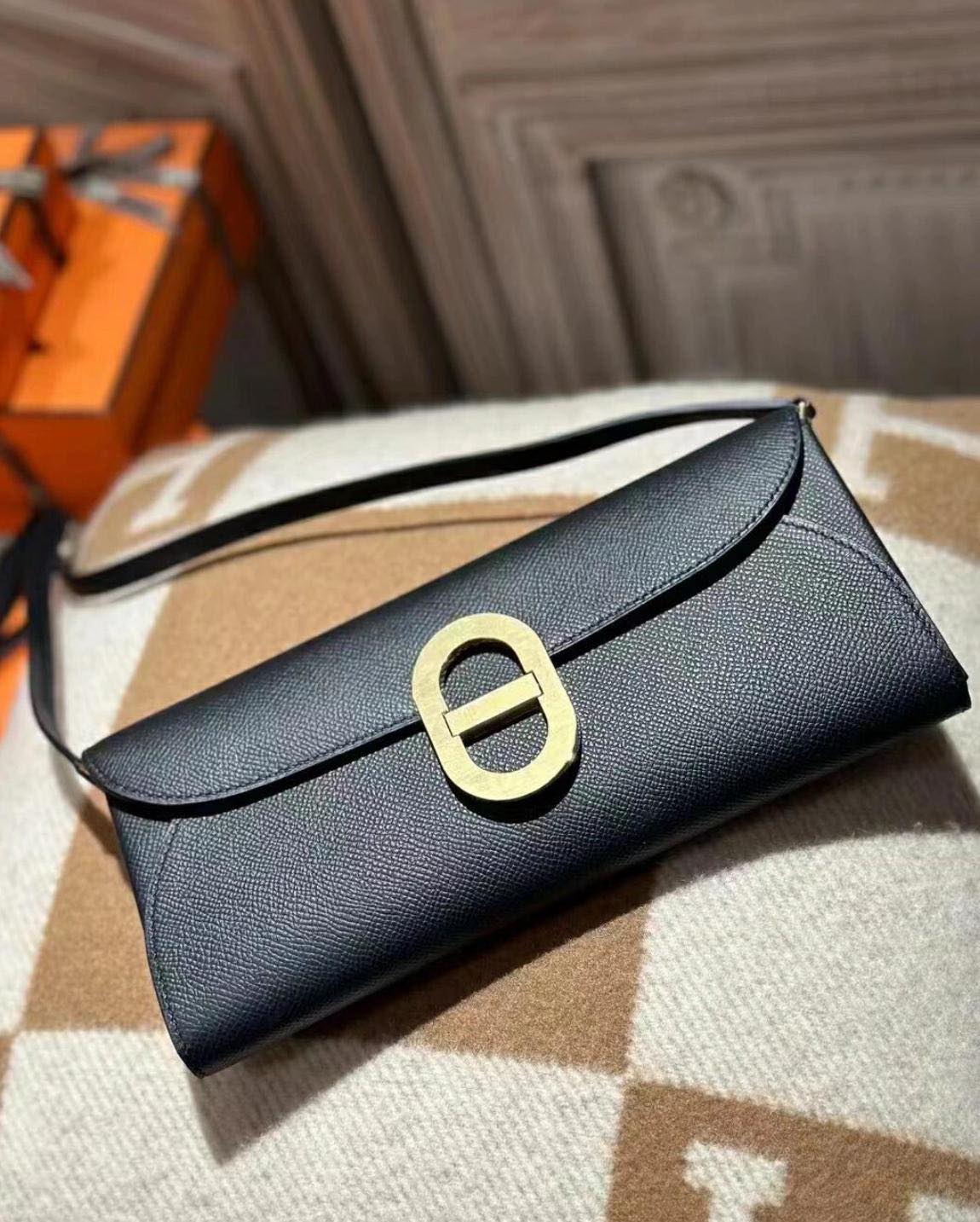 HN Maillon to go Black Epsom Gold Hardware
