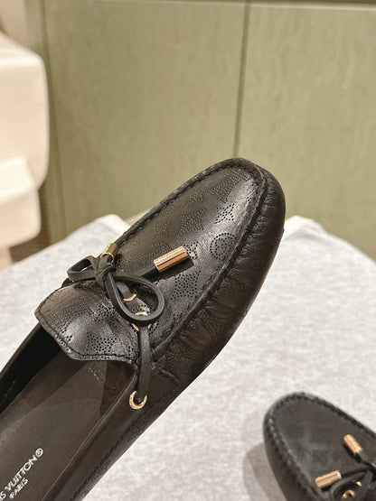 LV Women Black Leather Mules