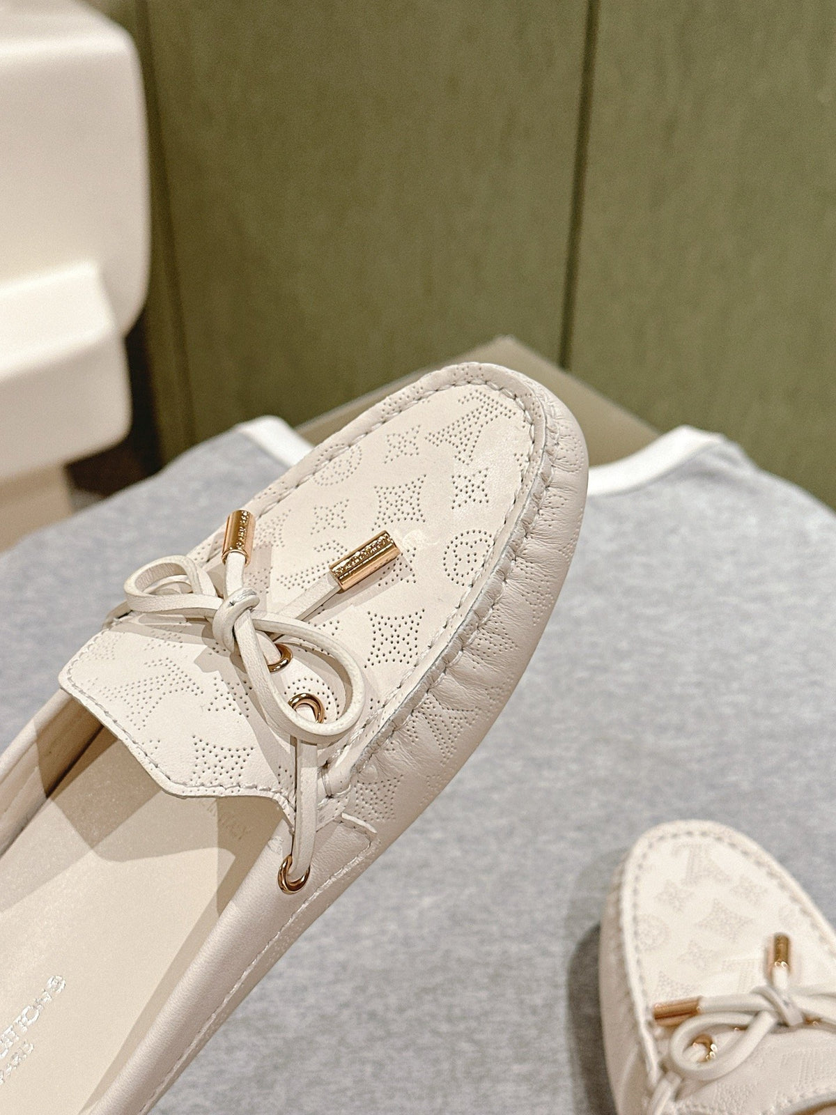 LV Women White Leather Mules