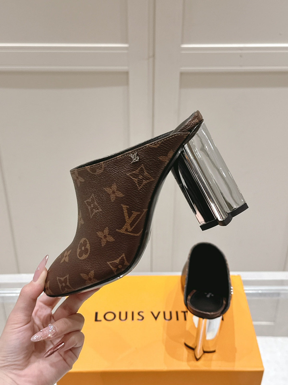 LV Women Brown Leather Mules