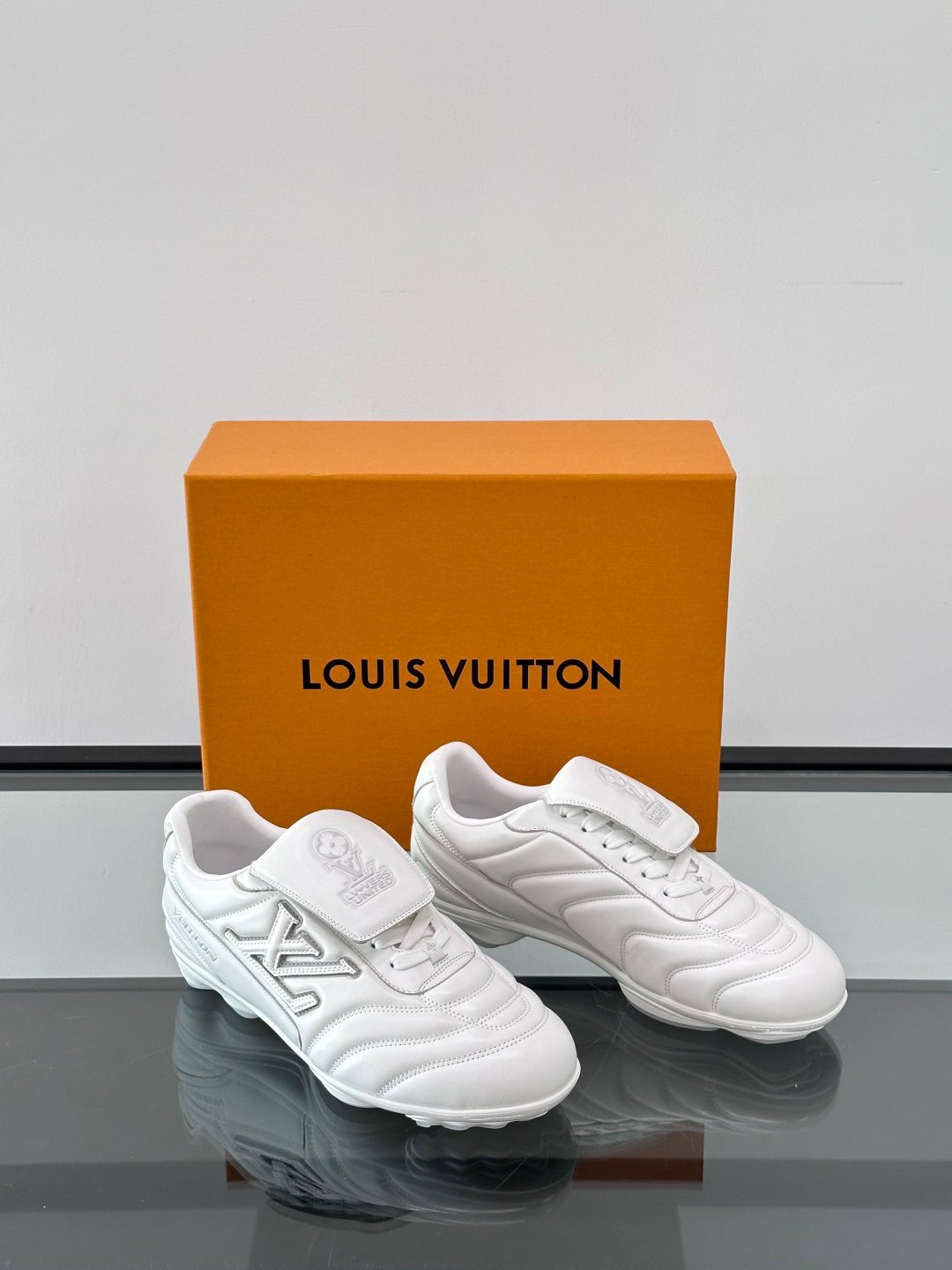 LV Men White Leather Sneakers