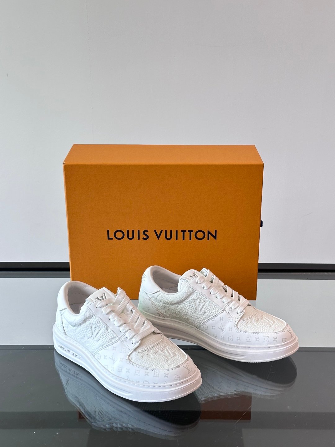 LV Men White Leather Sneakers