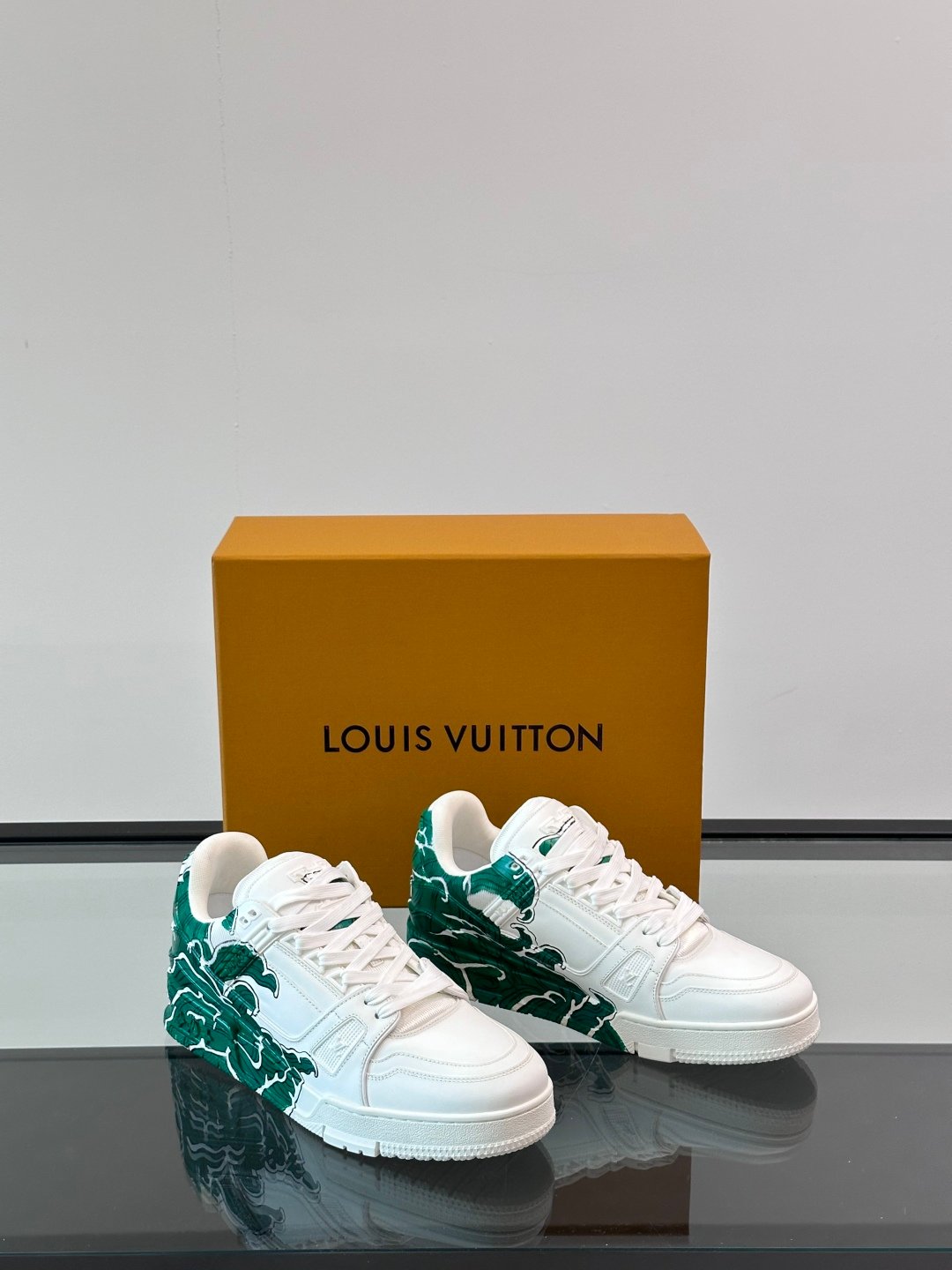 LV Men White Leather Sneakers With Green Graphic