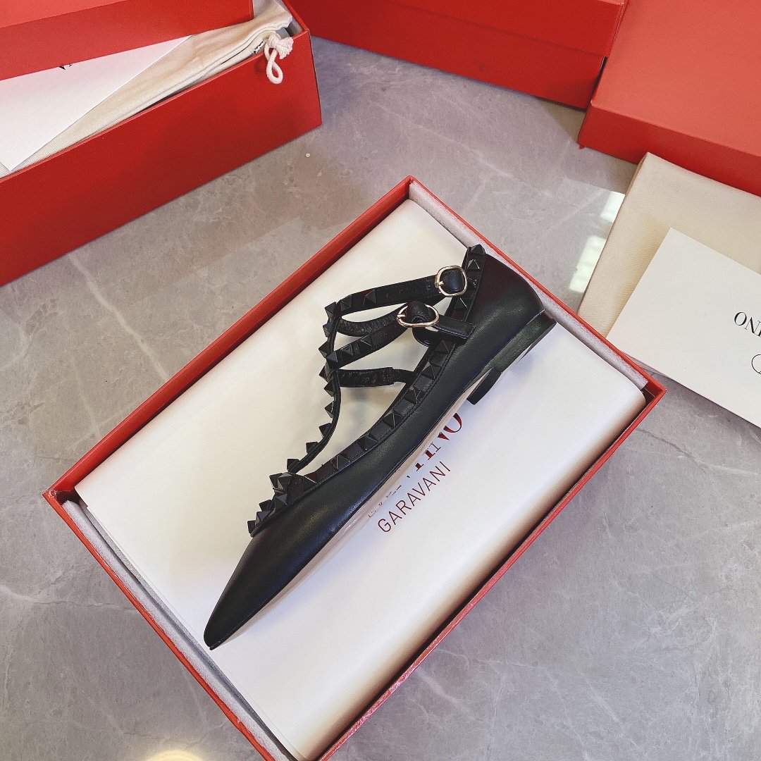 Valentino Women Black Leather Pointed Flats