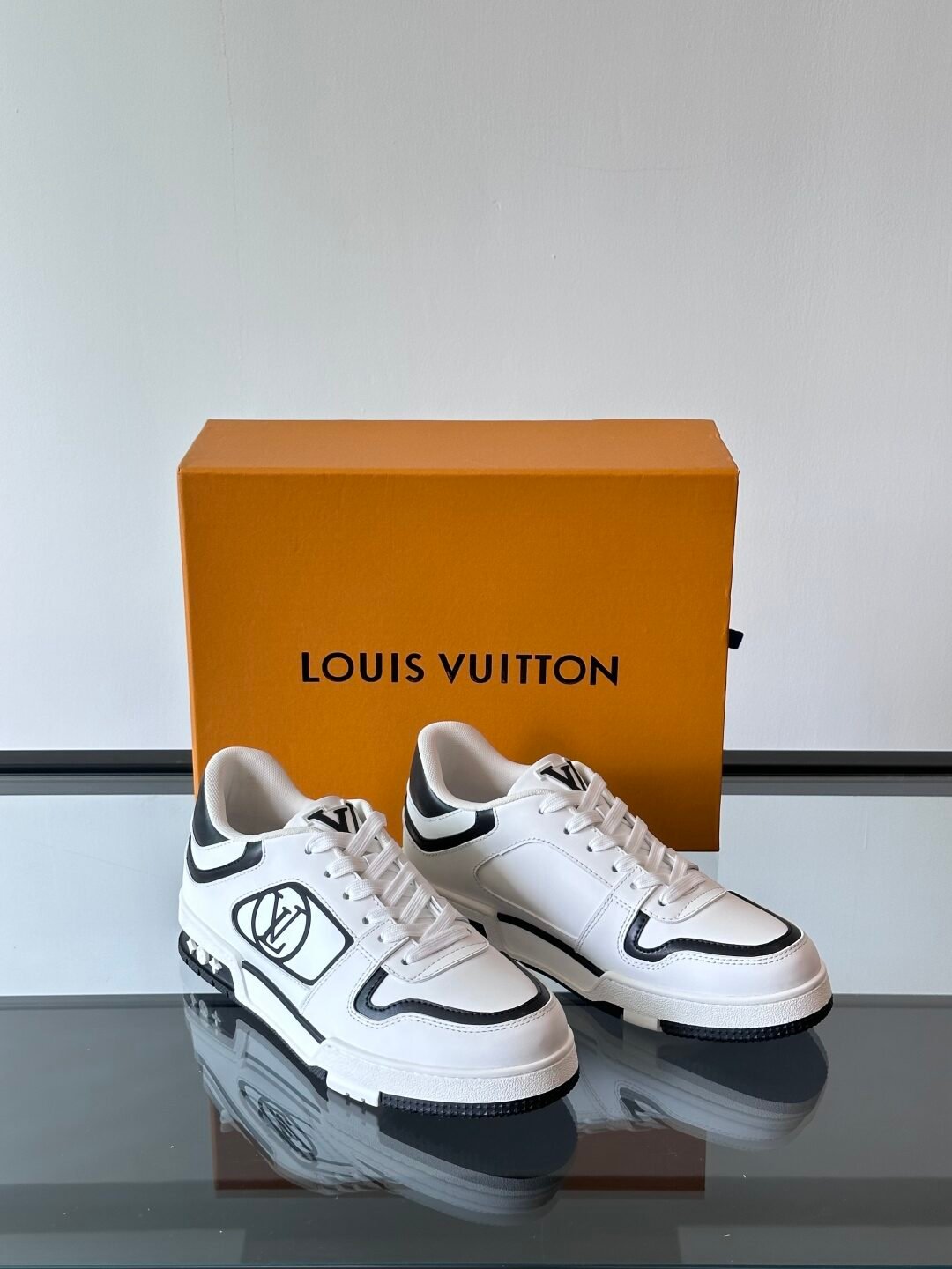 LV Men White Black Leather Sneakers