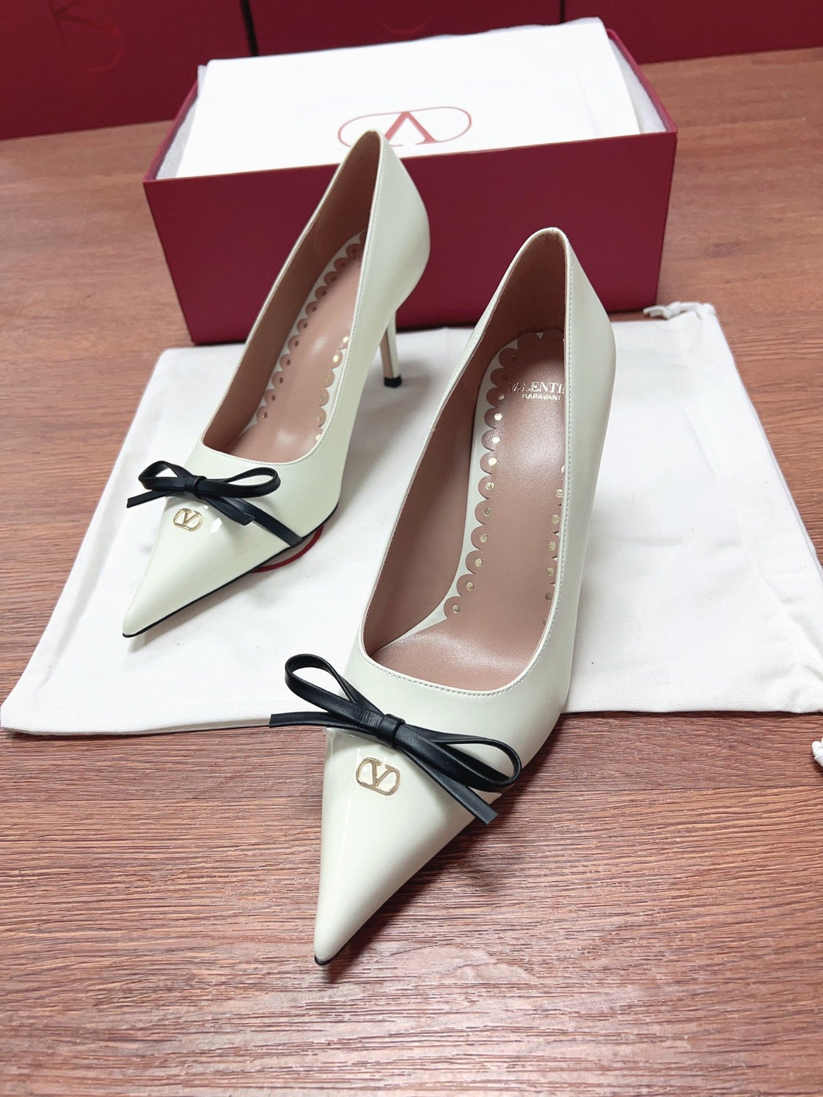 Valentino Women White Leather Pointed Toe Pumps