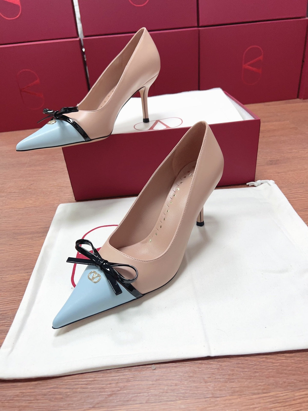 Valentino Women Beige Leather Blue Bow Detail Pumps