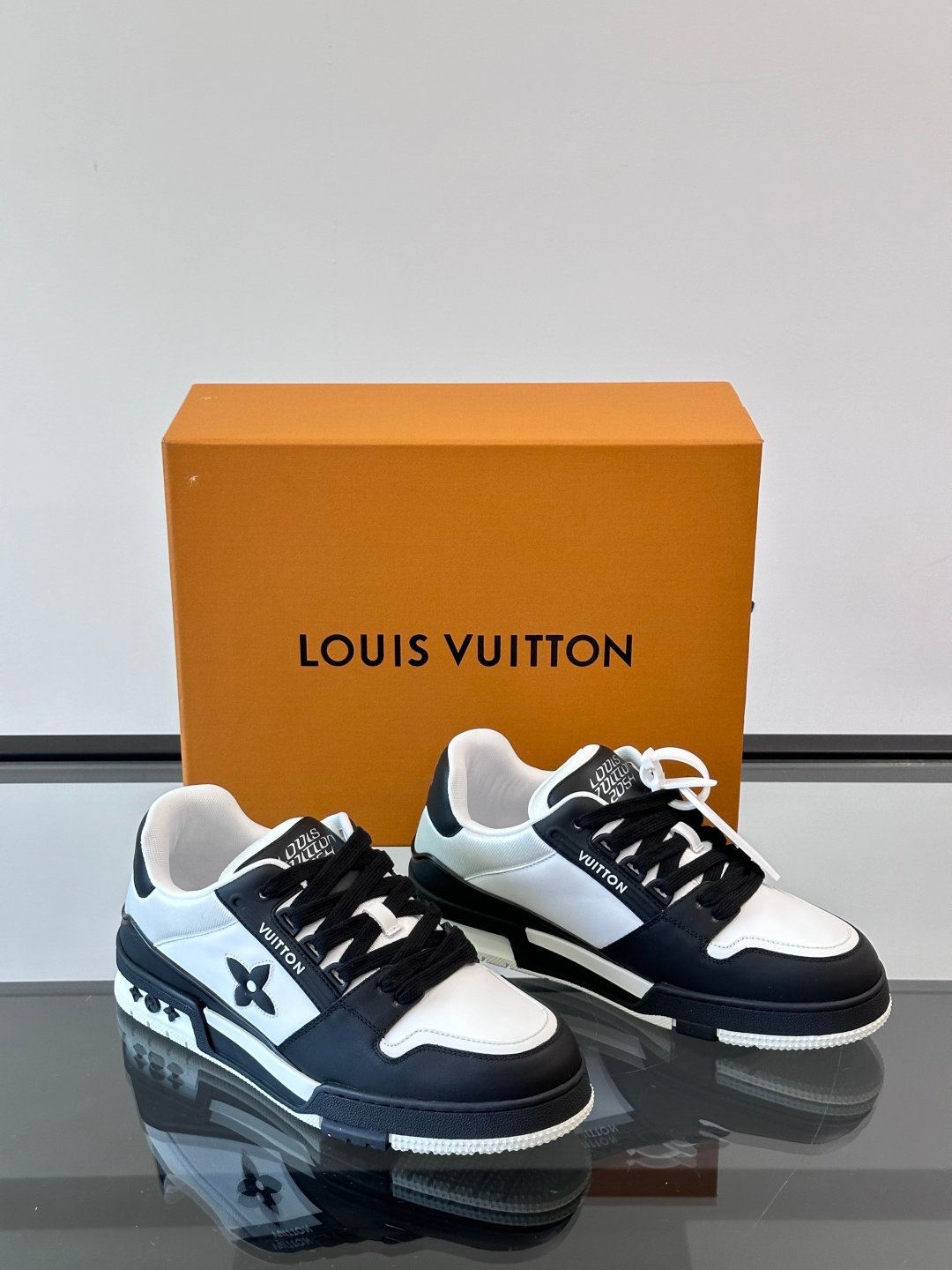 LV Men Black White Leather Sneakers
