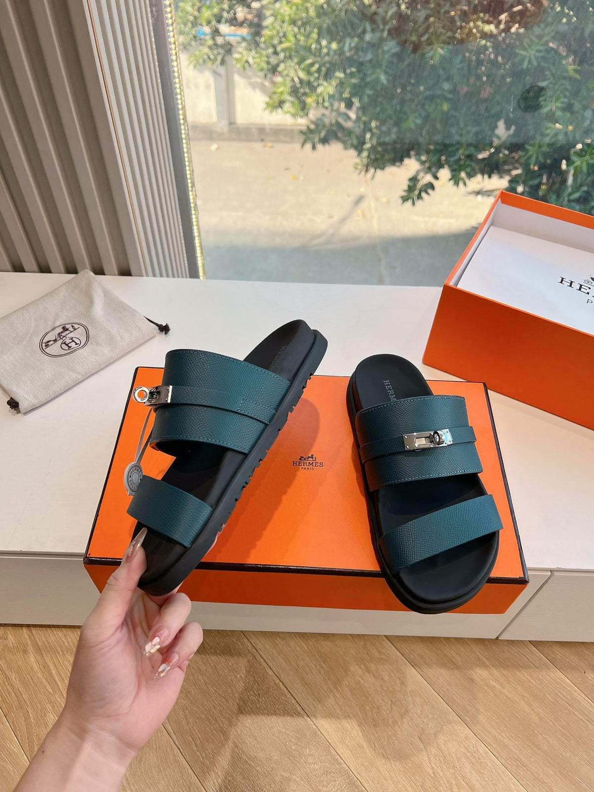 Hermes Women Green Leather Strappy Sandals
