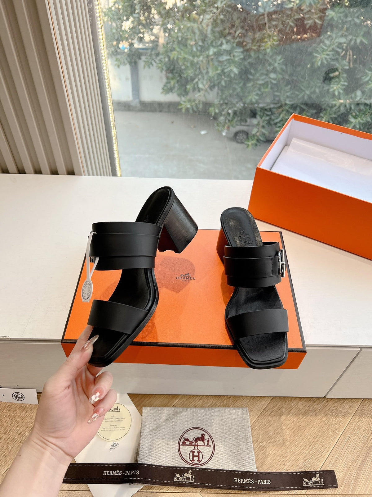 Hermes Women Black Leather Buckle Mules