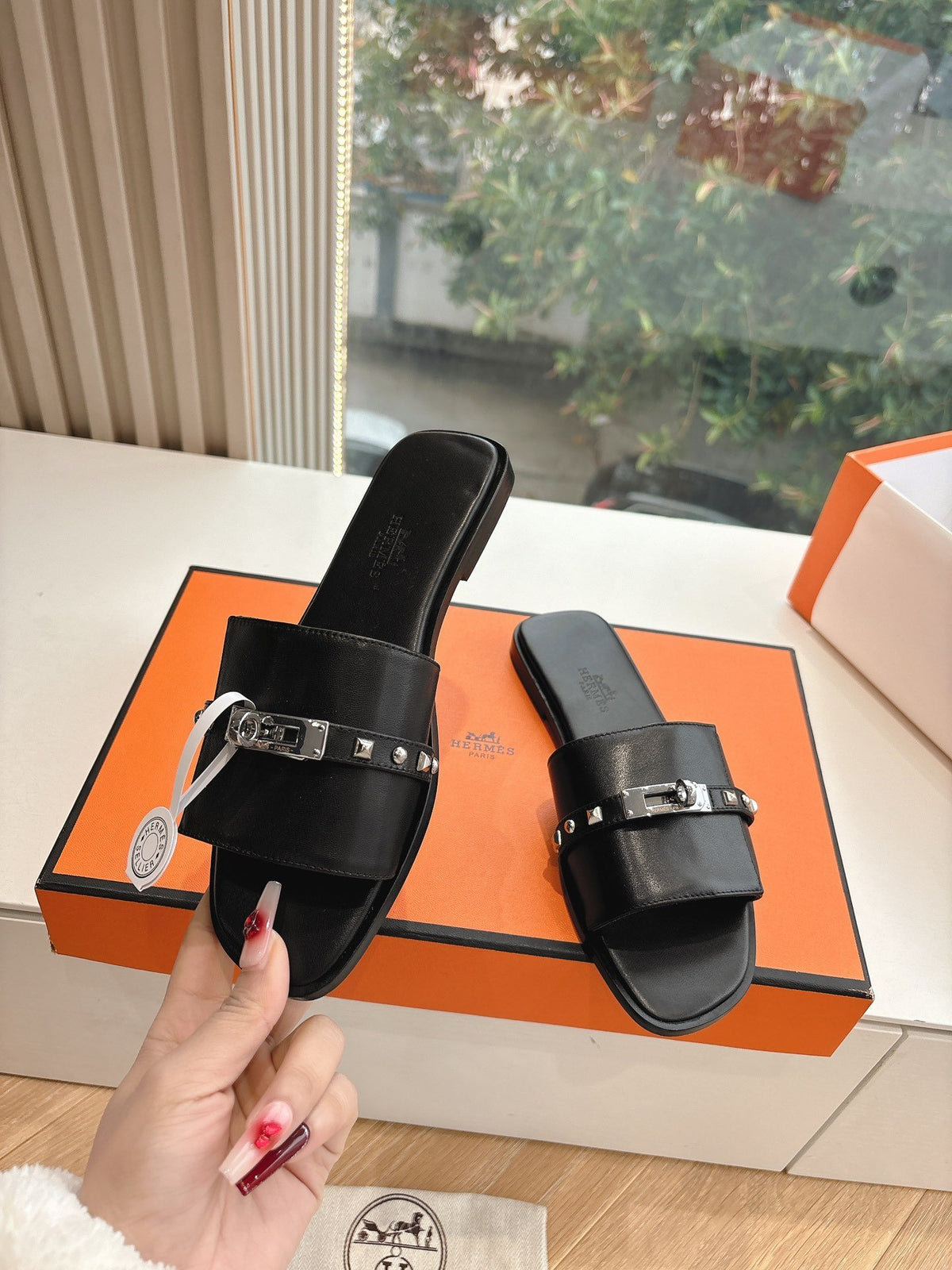 Hermes Women Black Leather Slide Sandals