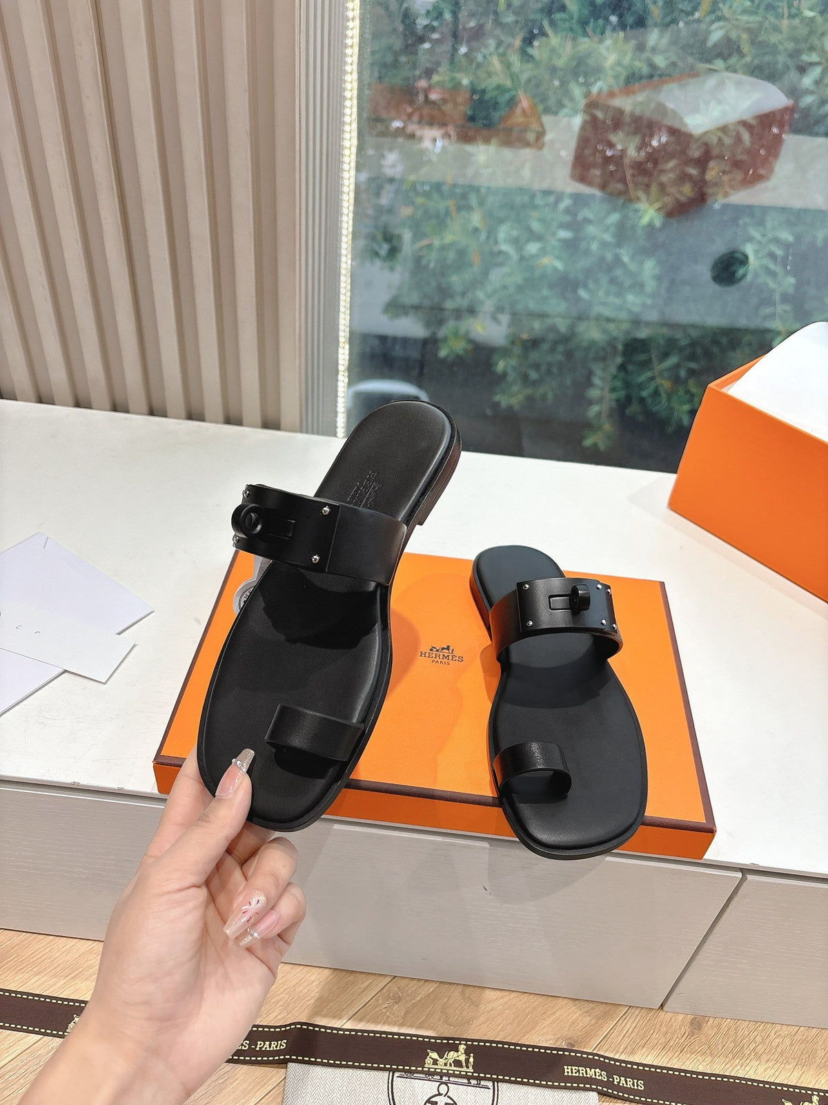 Hermes Women Black Leather Toe Loop Mules