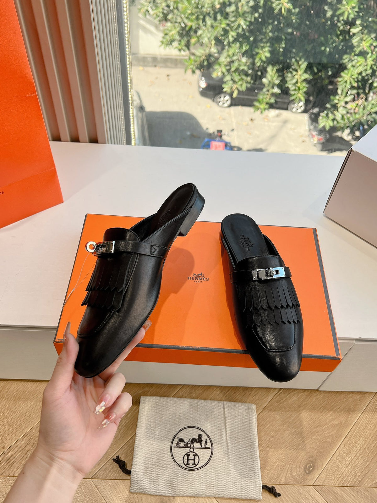 Hermes Women Black Leather Mules