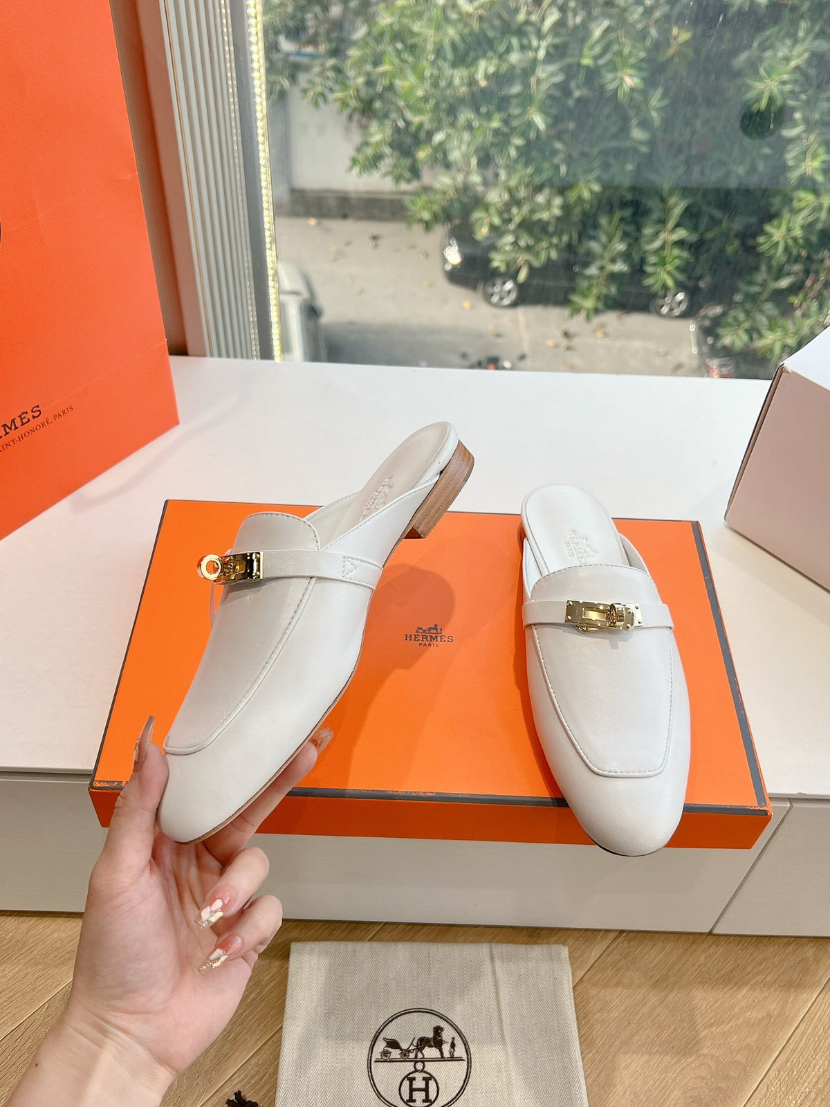 Hermes Women White Leather Mules