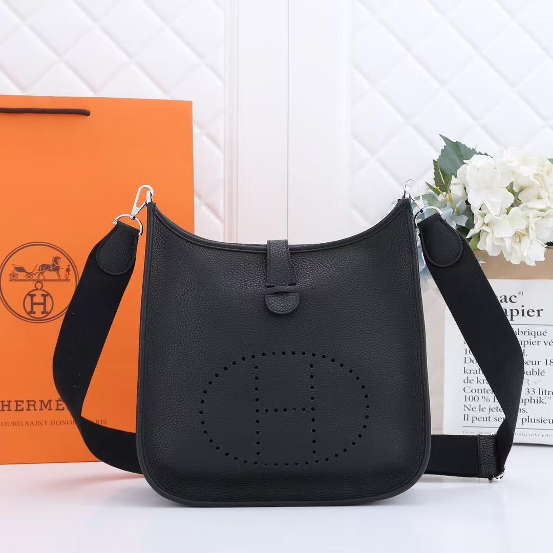 HN Evelyne III 29 Black