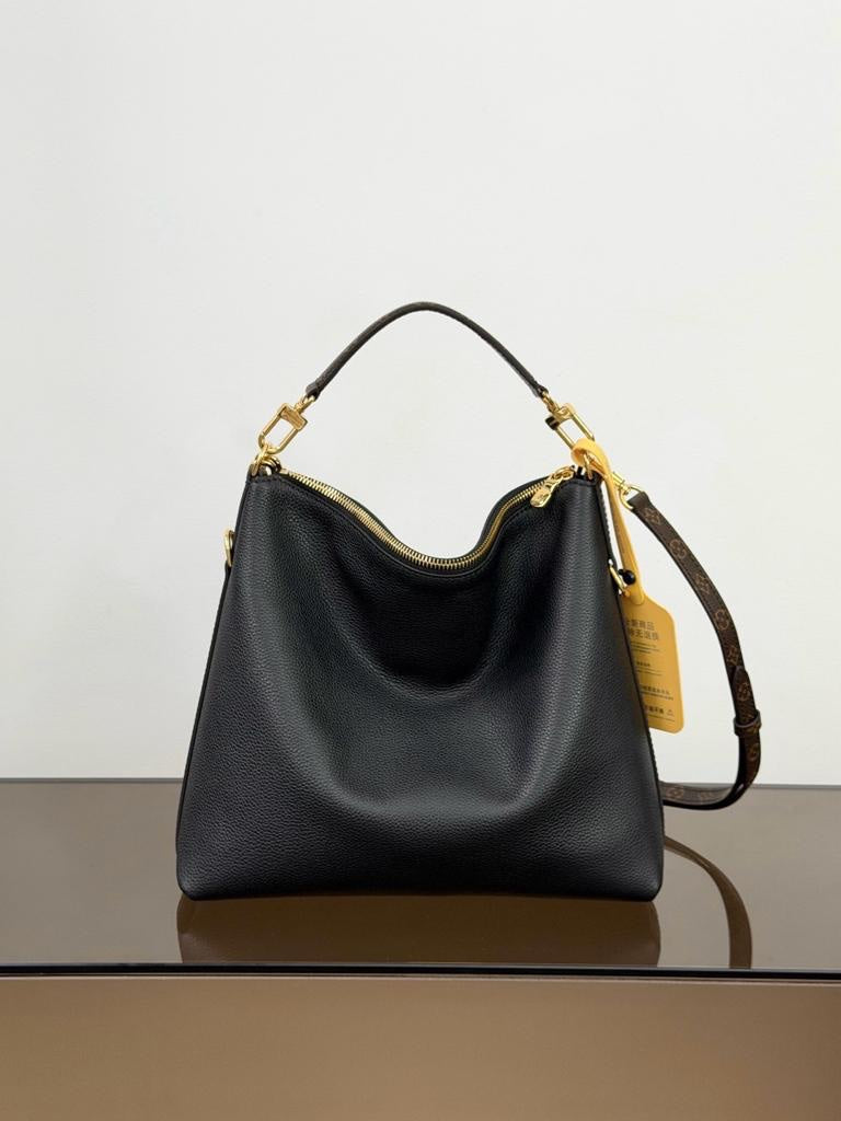 Louis Vuitton Multipass in black
