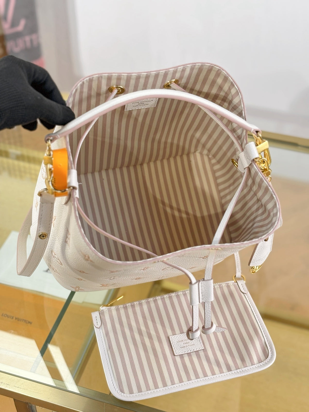 Louis Vuitton NéoNoé MM bucket bag
