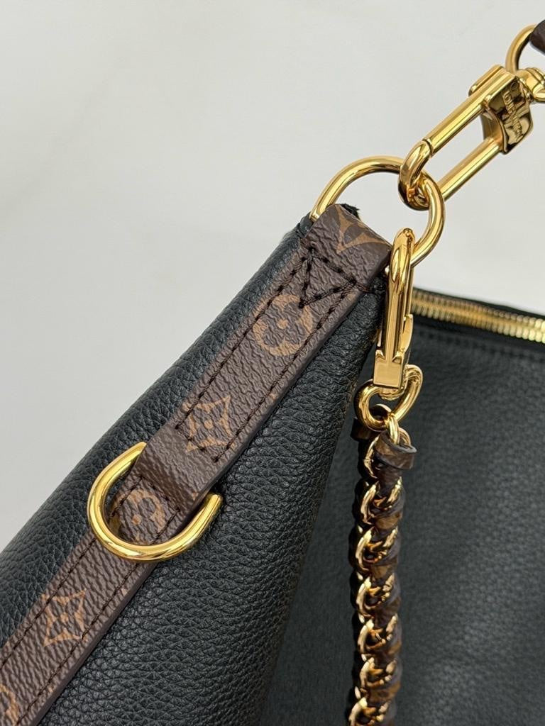 Louis Vuitton Multipass in black