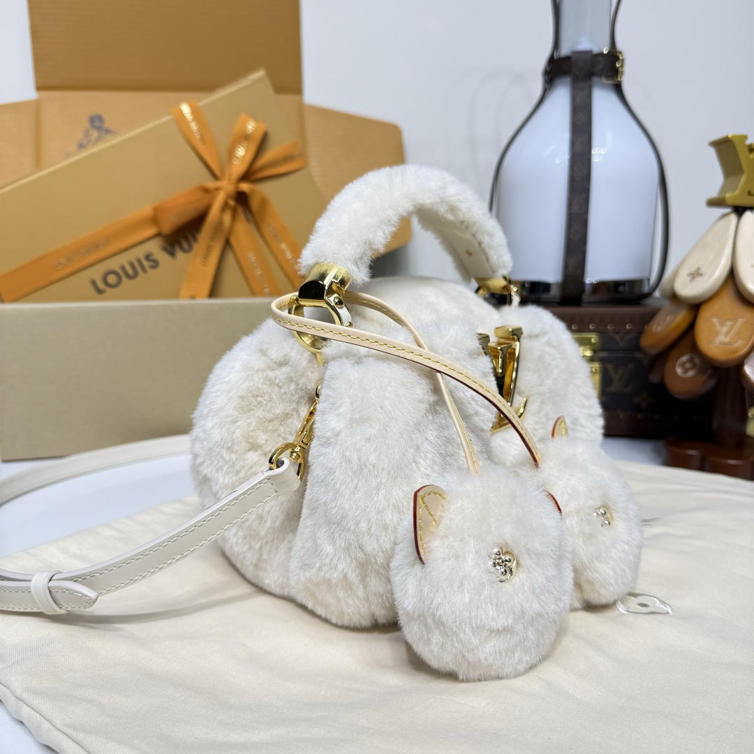 Louis Vuitton Capusnow Capucines handbag