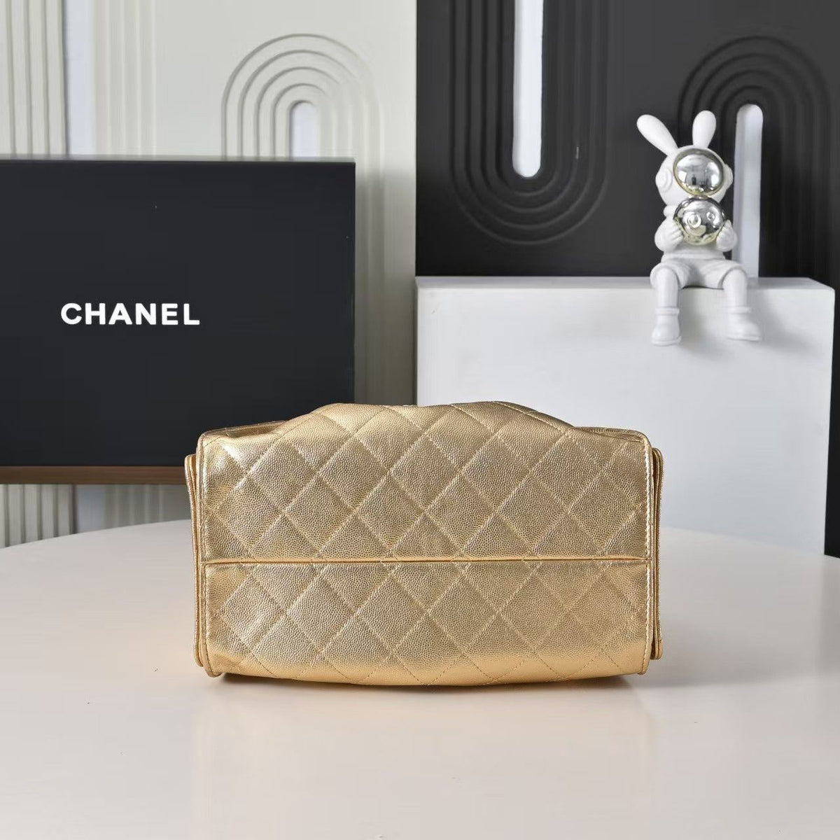 Chanel 25 Small Gold, Gold hardware