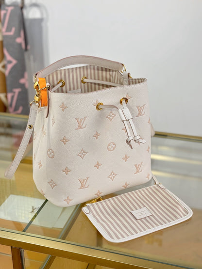 Louis Vuitton NéoNoé MM bucket bag